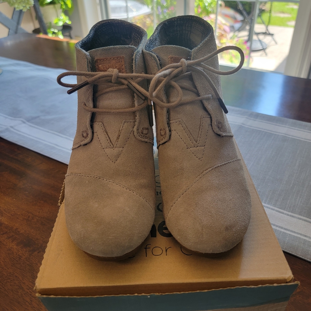 Toms Womens Taupe Suede Lace-Up Wedge Booties - Picture 3 of 11